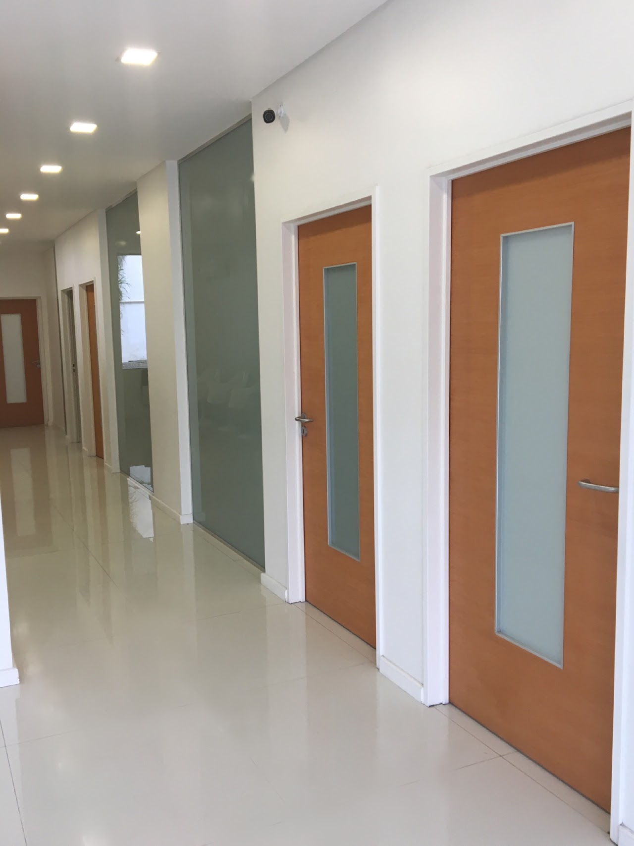 Pasillo de consultorios del Instituto de Medicina Estética Privada